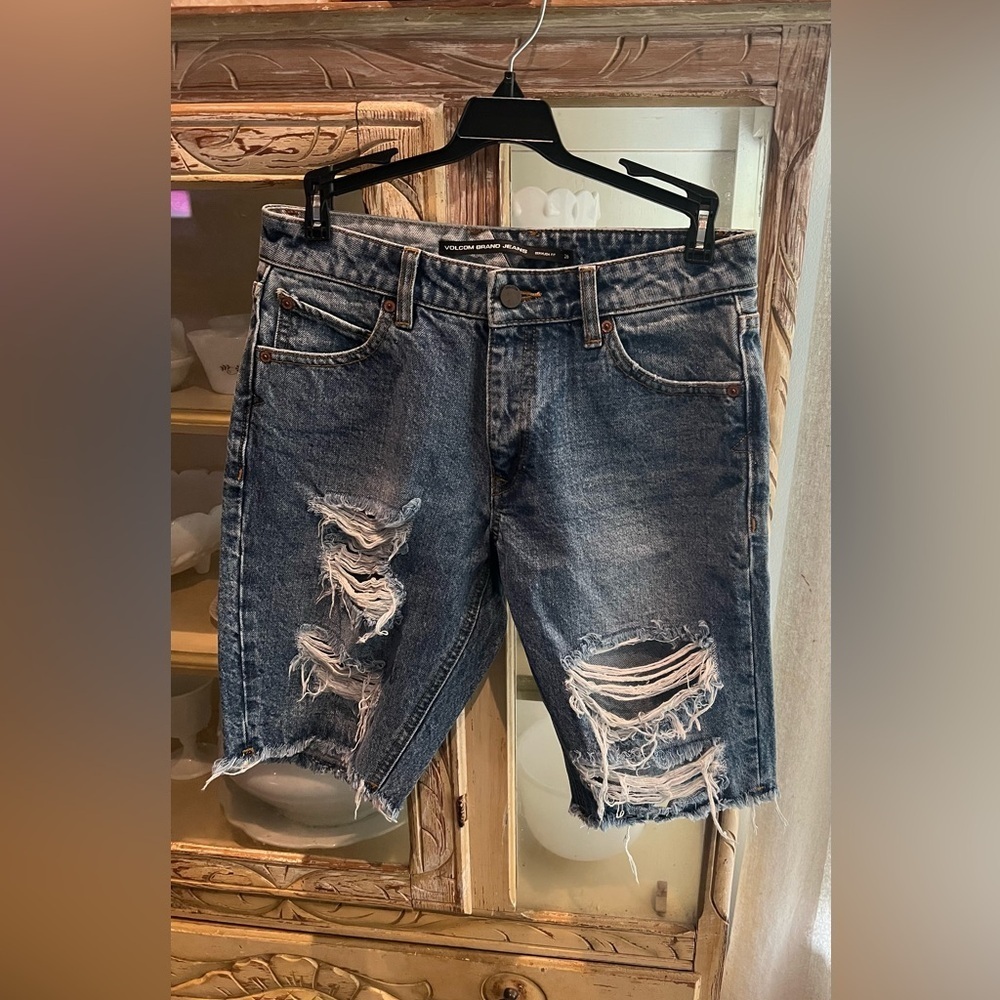 Volcom Bermuda Womens Size 26 Distressed Blue Jean Shorts NWT Raw Hem
